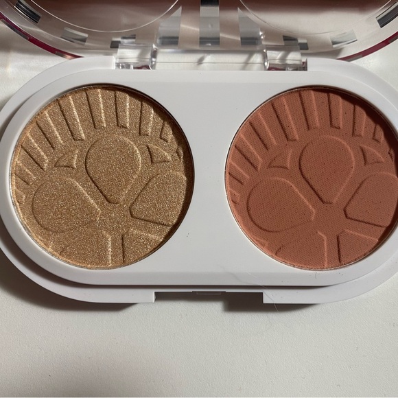 Makeup Bundle Perfect for Gifting. Work Wife, Secret Santa, Stocking Stuffers - Picture 3 of 10